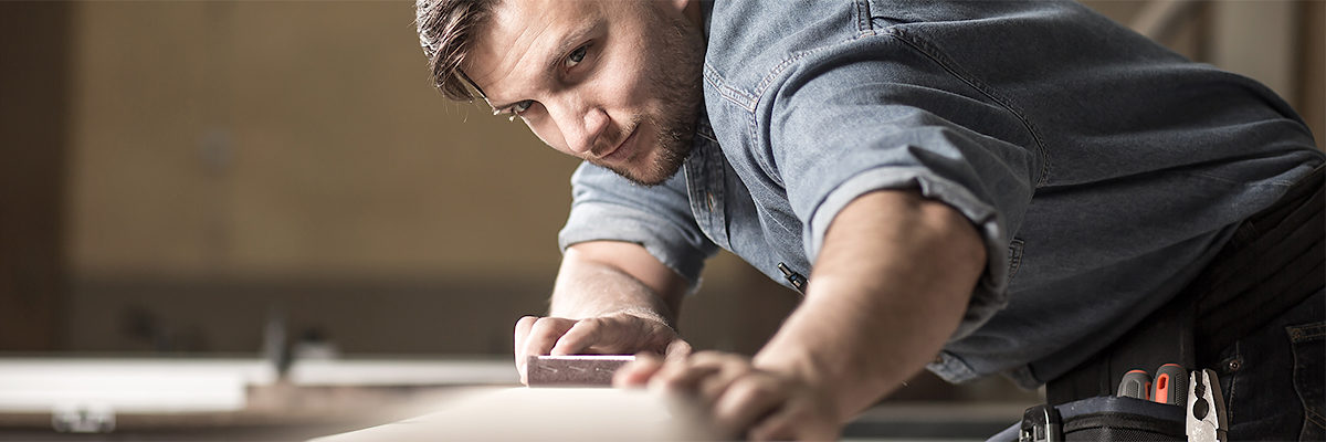 Handwerker, Schreiner bei der Arbeit