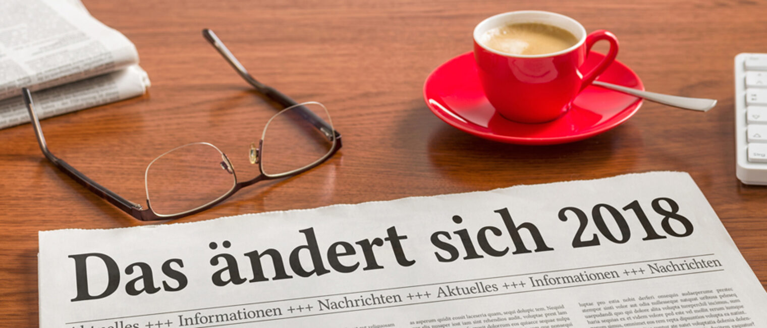 Zeitung auf Schreibtisch - Das ändert sich 2018