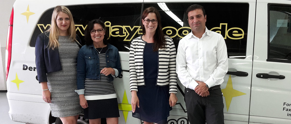 Von links: Yvonne Pendelin, Gründerin und Geschäftsführerin der JAY-Cool GmbH, Carmen Coupé und Sandra Weingart, Außenwirtschaftsberaterinnen bei Handwerk Internation Baden-Württemberg, Konstantin Altunc, Leiter IT-Service und KFZ-Techniker Meister. Von links: Yvonne Pendelin, Gründerin und Geschäftsführerin der JAY-Cool GmbH, Carmen Coupé und Sandra Weingart, Außenwirtschaftsberaterinnen bei Handwerk Internation Baden-Württemberg, Konstantin Altunc, Leiter IT-Service und KFZ-Techniker Meister.