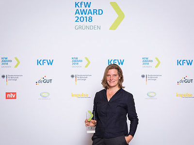 Visioverdis-Gründerin Alina Schick freut sich über ihren Award.