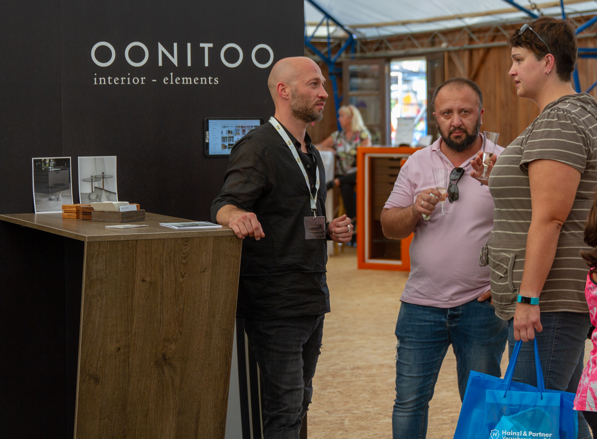 Konstantin Gerber; Beratung; Oonitoo