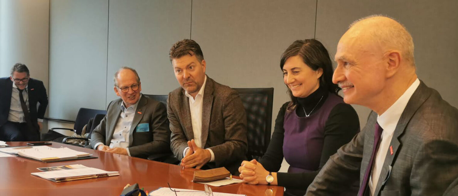 Landeshandwerkspräsident Rainer Reichhold, die Abgeordneten Andreas Schwab (CDU) und Anna Deparnay-Grunenberg (Grüne) sowie BWHT-Hauptgeschäftsführer Oskar Vogel sprachen über Hemmnisse bei Auslandsaufträgen. 