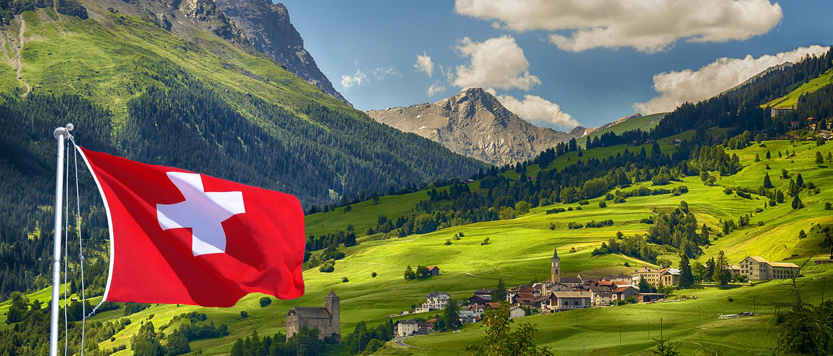 Schweiz_Flagge_Berge_switzerland-Titel_montiert_kast_Pixabay
