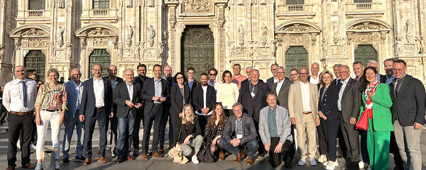 Gruppenbild Mailand Dom Handwerksdelegationsreise Lombardei 2023